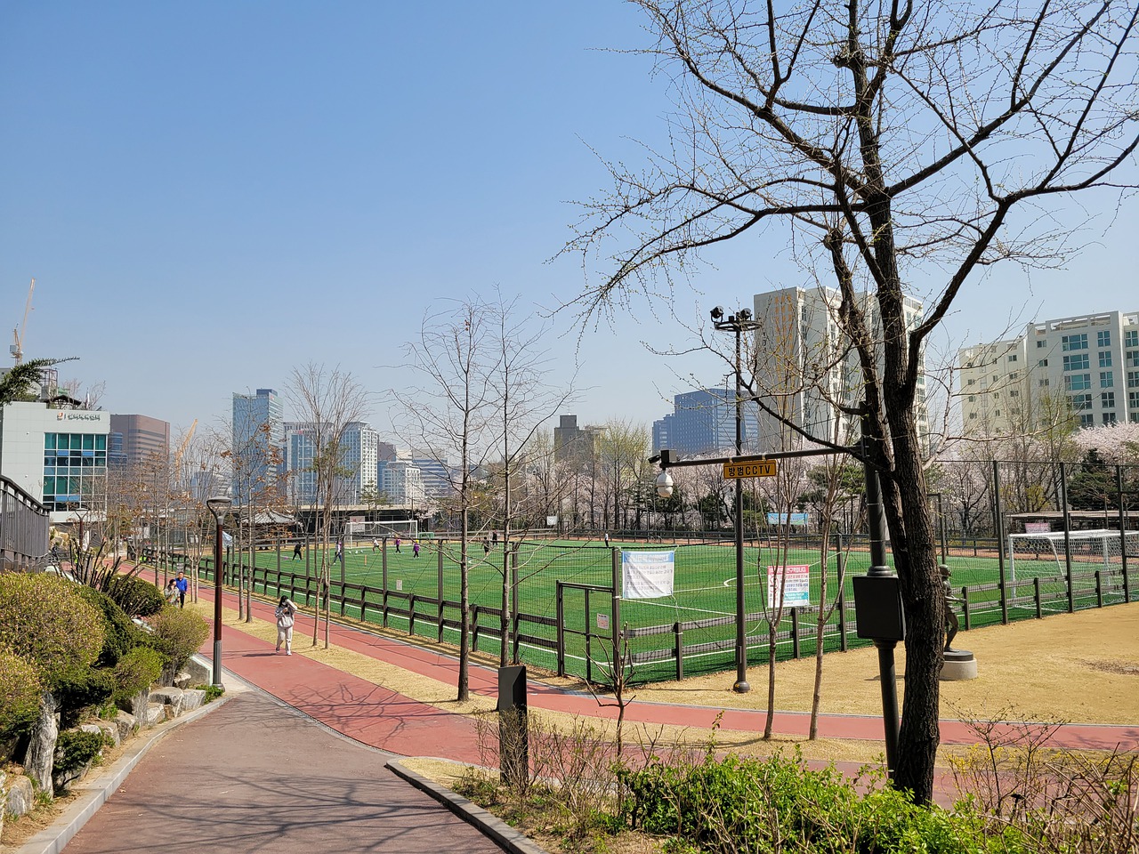 及其在国际